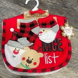 Baby’s bibs set
